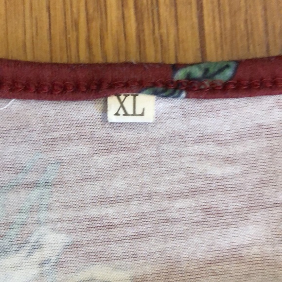 Sleeveless floral Henley-style top - Picture 7 of 8